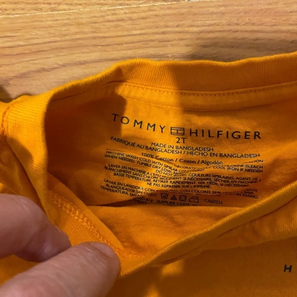 Tommy Hilfiger Tee size 2 T (GA) - Picture 6 of 10